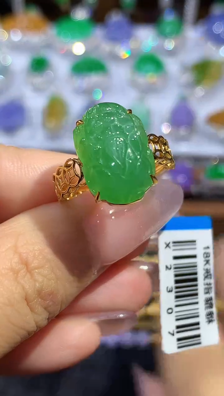 18K金镶嵌戒指翡翠赵*霖多样性发其一