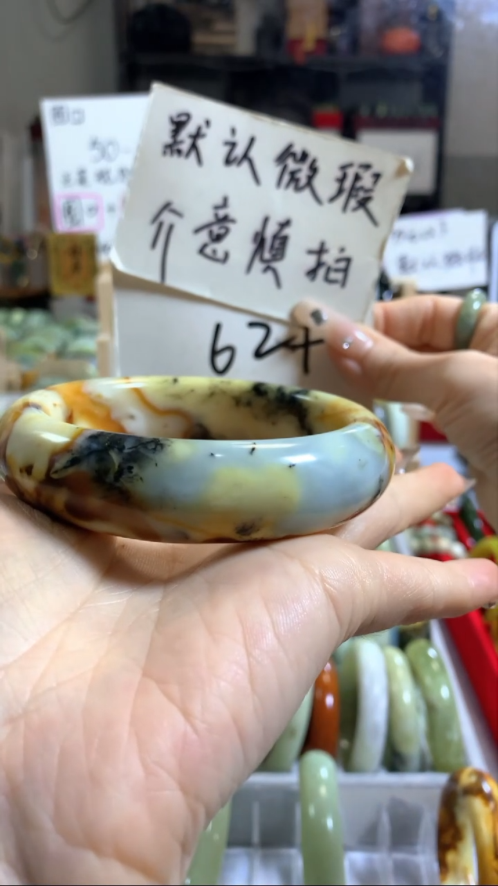 未镶嵌岫玉手镯23