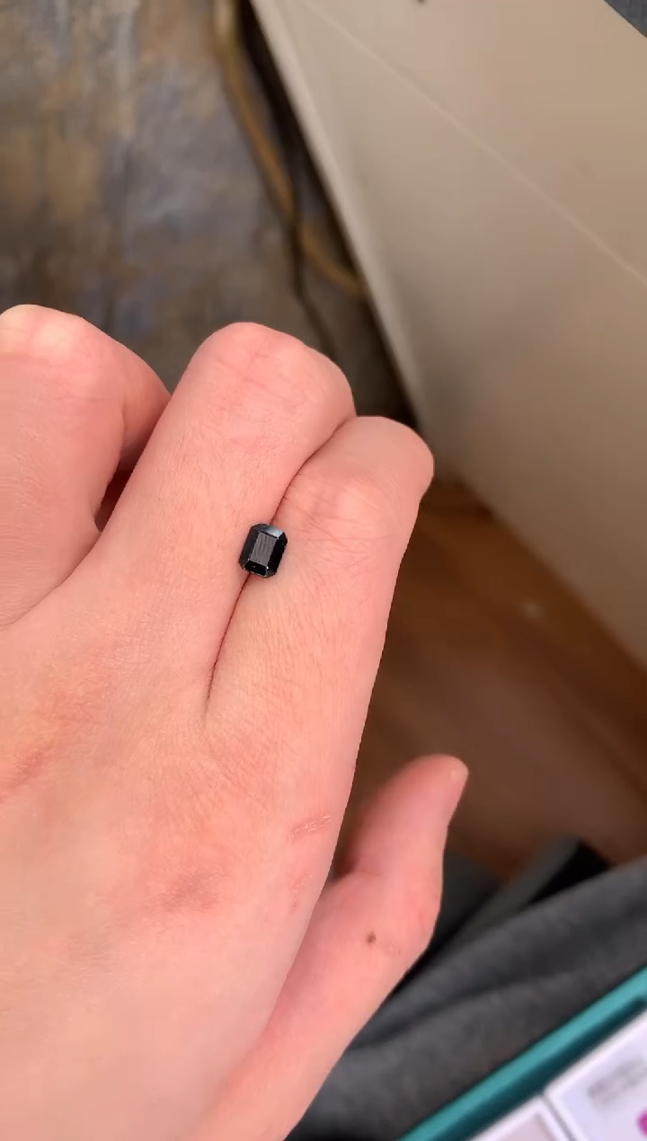 【闪购商品】蓝宝石裸石未镶嵌天然山东蓝宝石