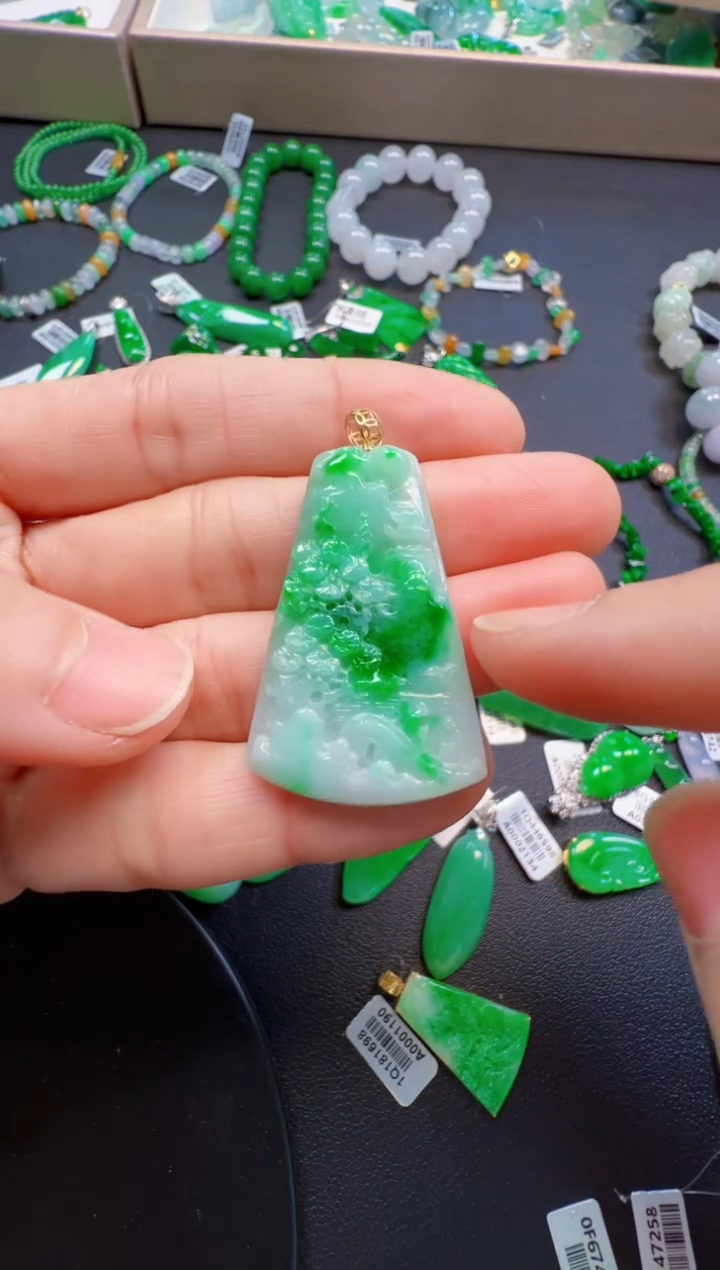 【闪购商品】翡翠吊坠(不含链)18K金镶嵌660