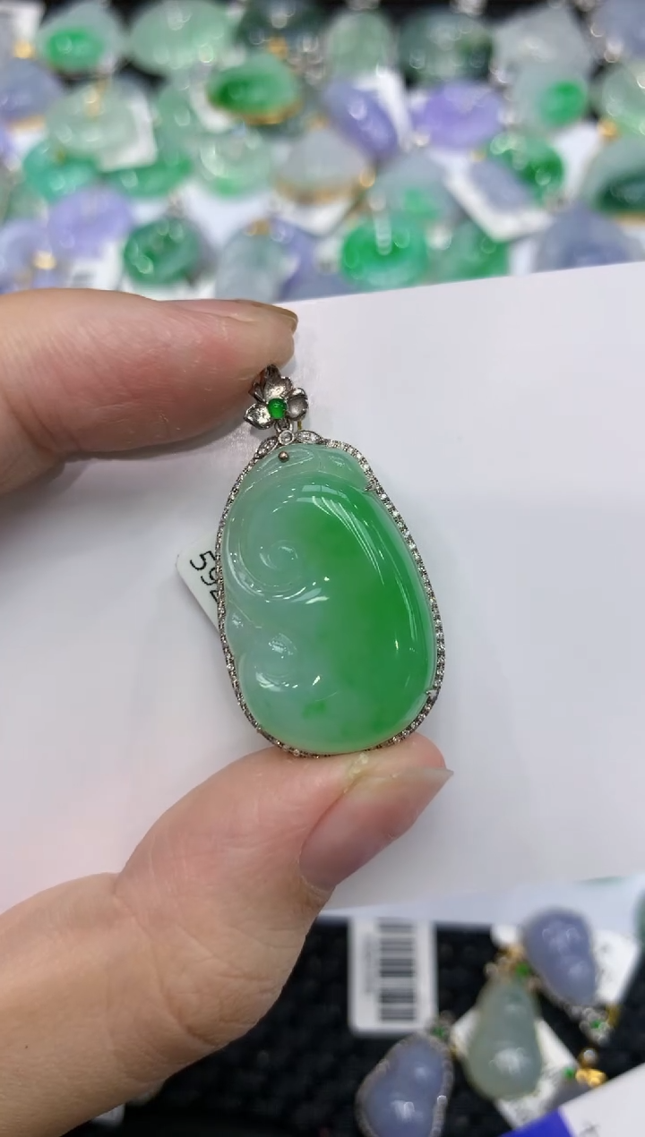 【闪购商品】翡翠颈饰18K金镶嵌1111111111111