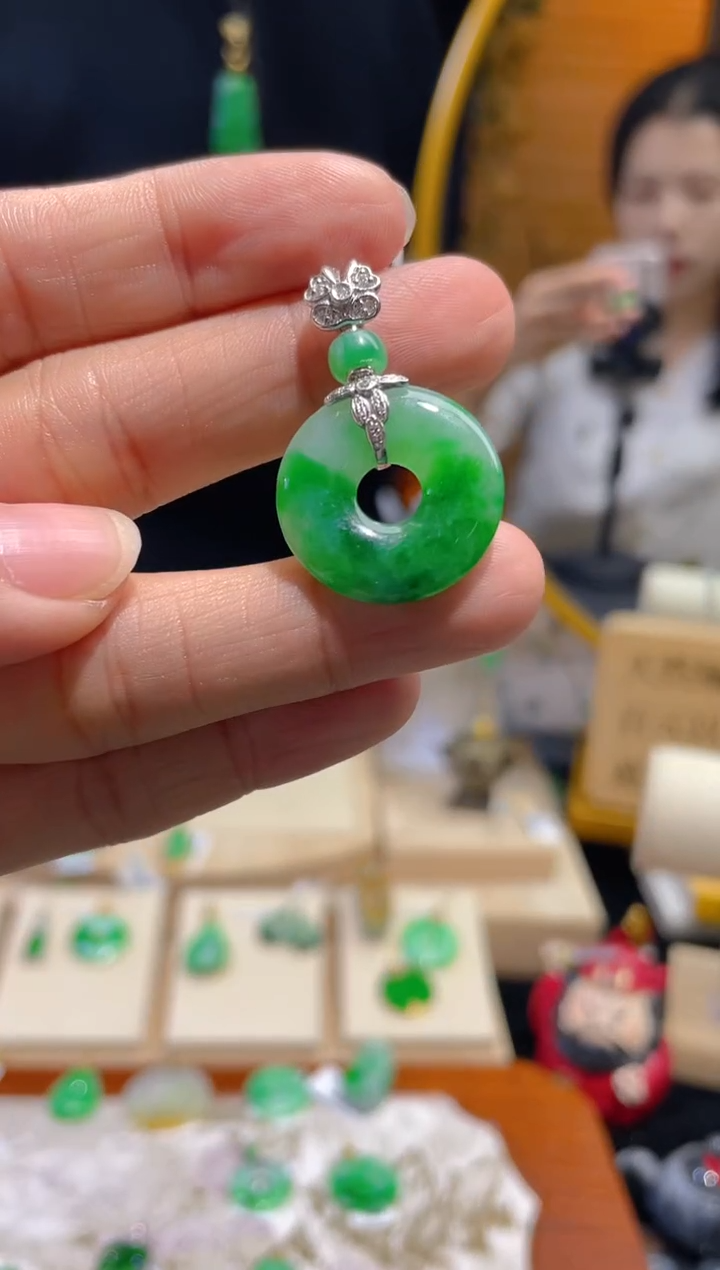 【闪购商品】翡翠颈饰18K金镶嵌假一赔三