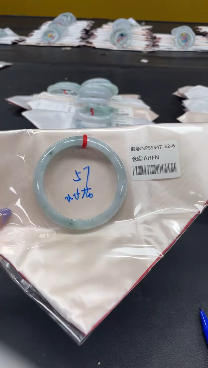 未镶嵌手镯翡翠翡翠手镯