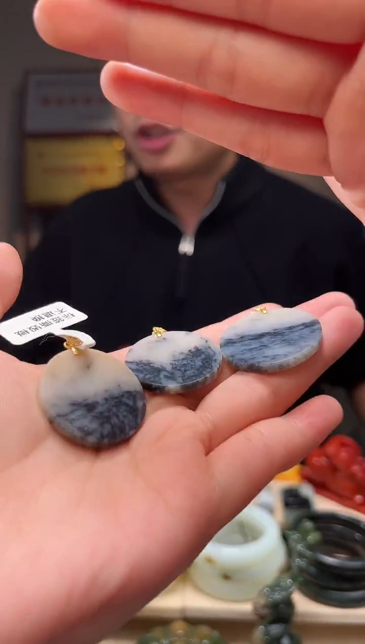 颈饰18K金镶嵌和田玉吊坠多样性发拍一发一