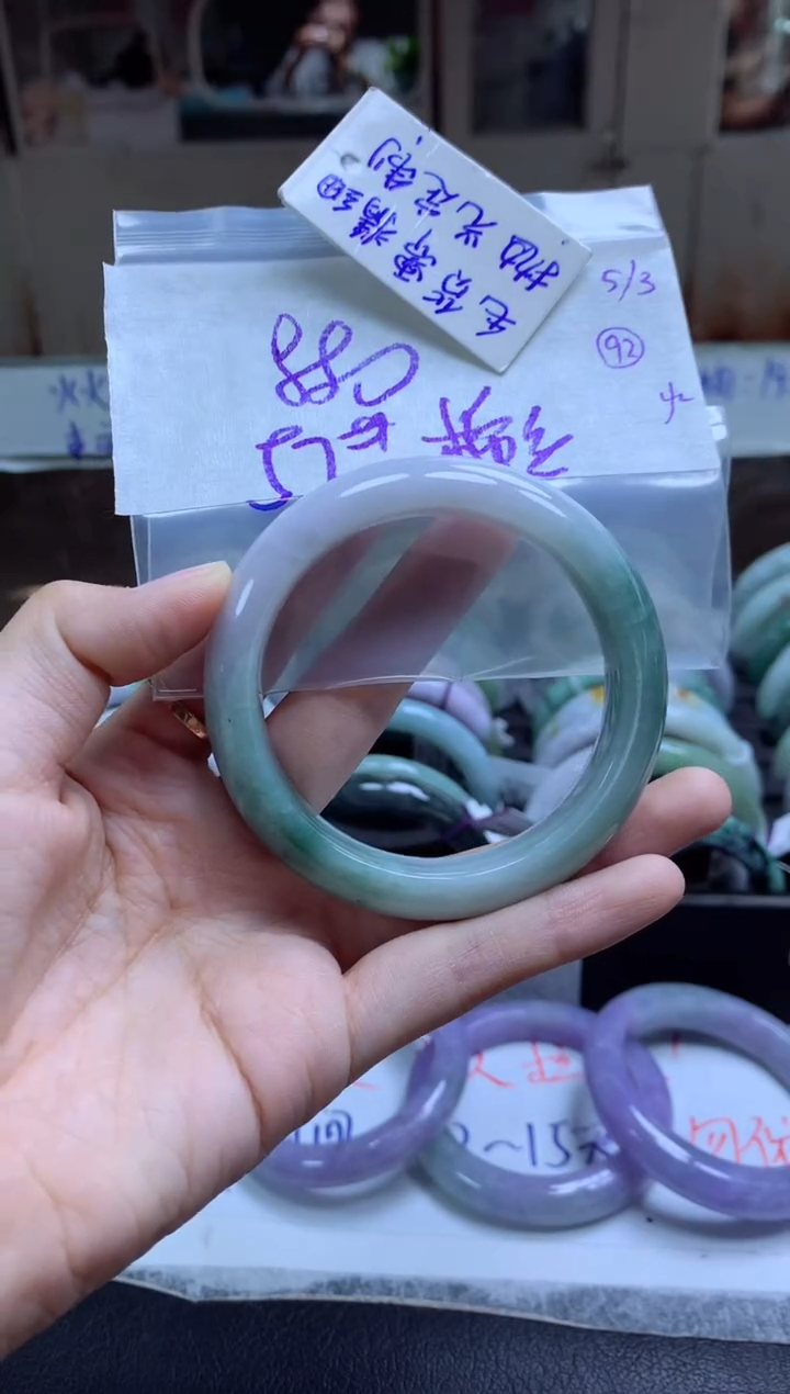 【闪购商品】定制翡翠未镶嵌手镯毛货需精细抛光+多人+880元