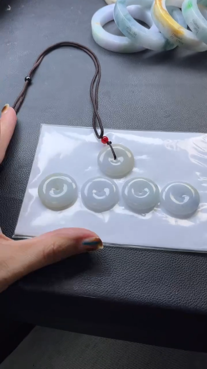 【闪购商品】翡翠吊坠(赠链)未镶嵌翡翠平安扣多样发一件