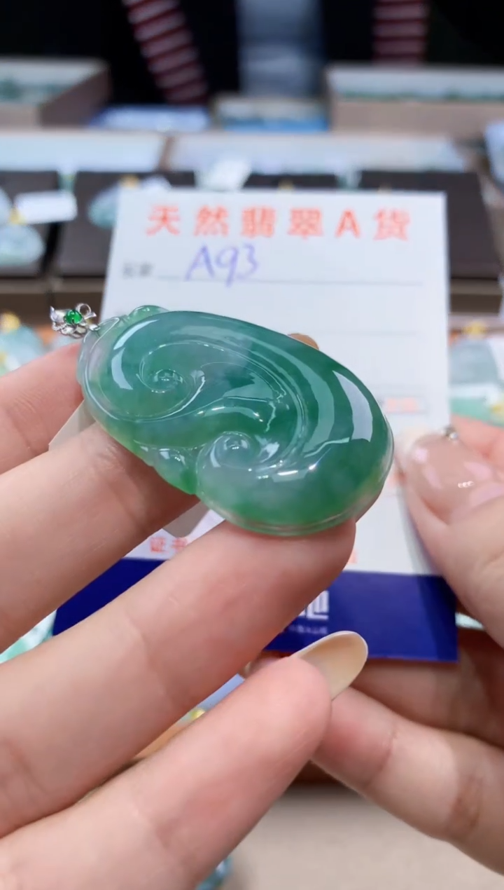 颈饰18K金镶嵌翡翠天然缅甸翡翠A货挂件 