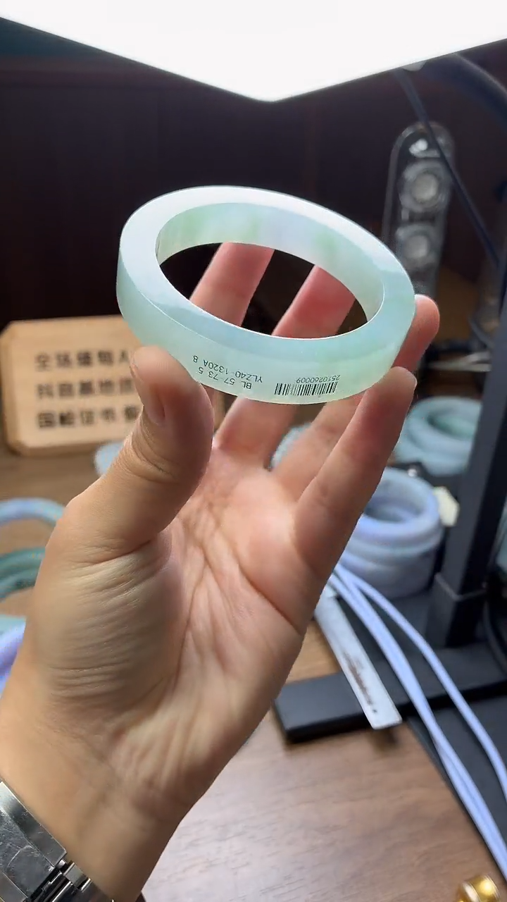 未镶嵌手镯定制翡翠张****?定制