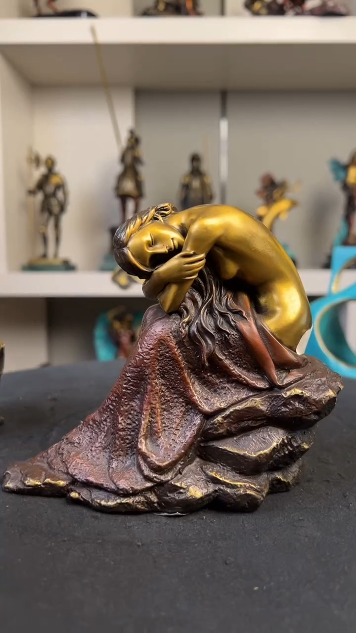 精铜材质 精美雕塑
