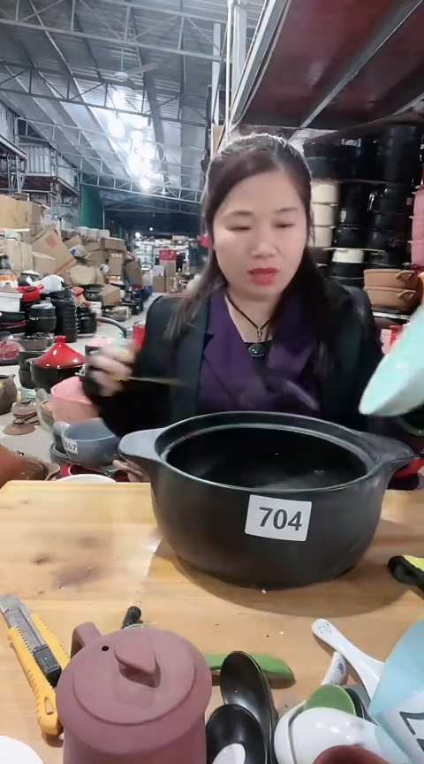 704瑕疵黑锅带盖，，