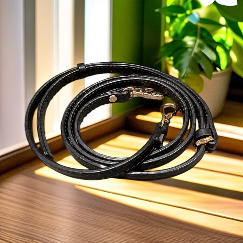 95新 MCM  黑色肩带 1147 2930