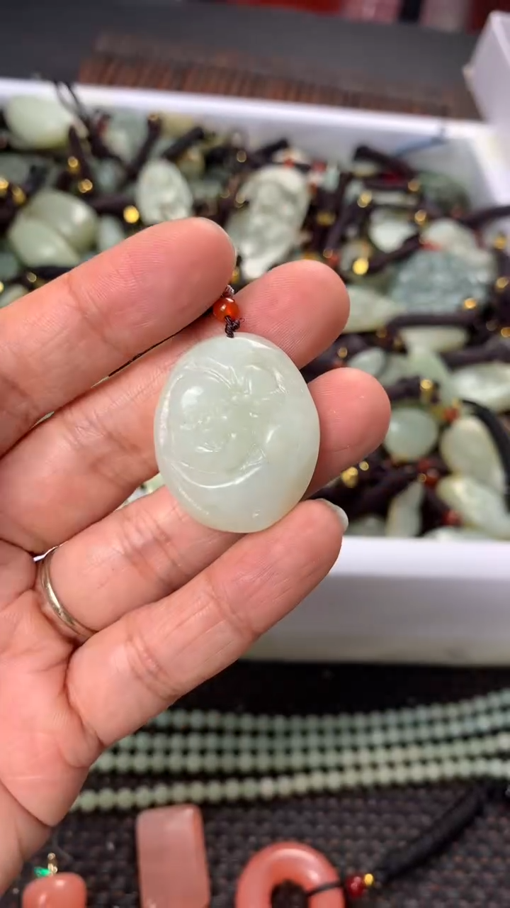 【闪购商品】和田玉颈饰未镶嵌多样性发货没有证书拍一发一有瑕