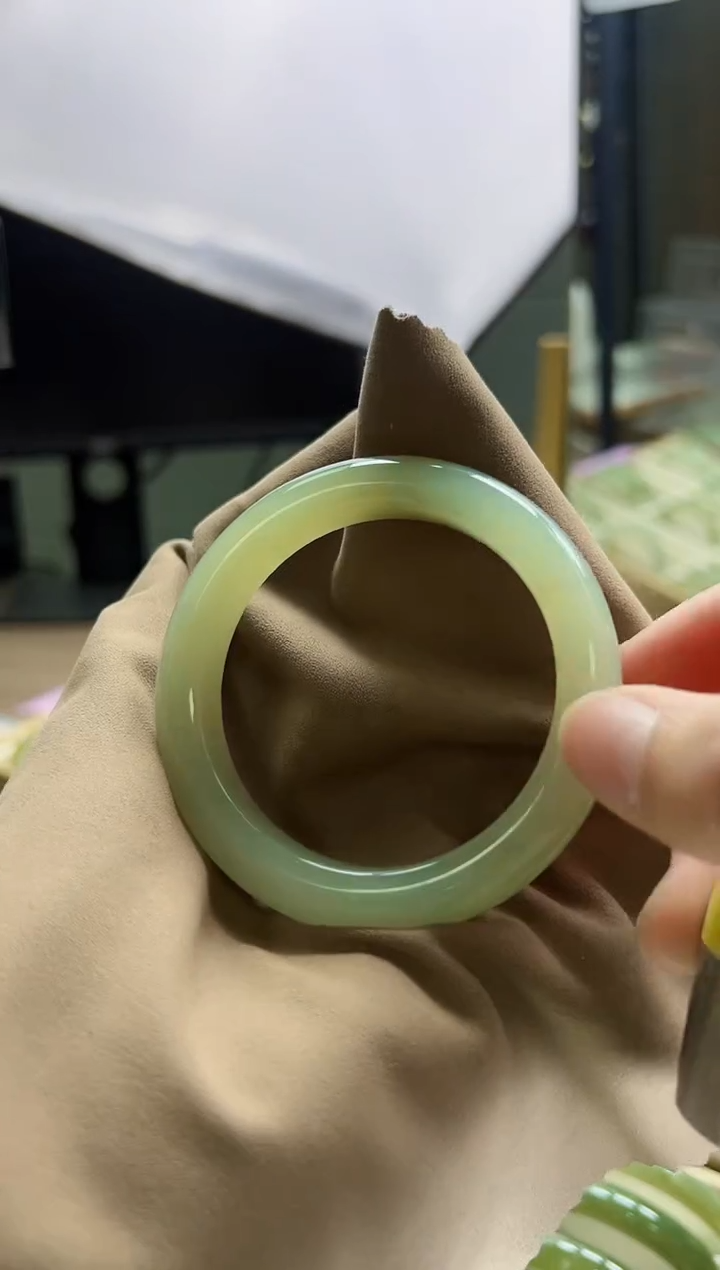 【闪购商品】和田玉手镯未镶嵌V2051和田玉手镯 57