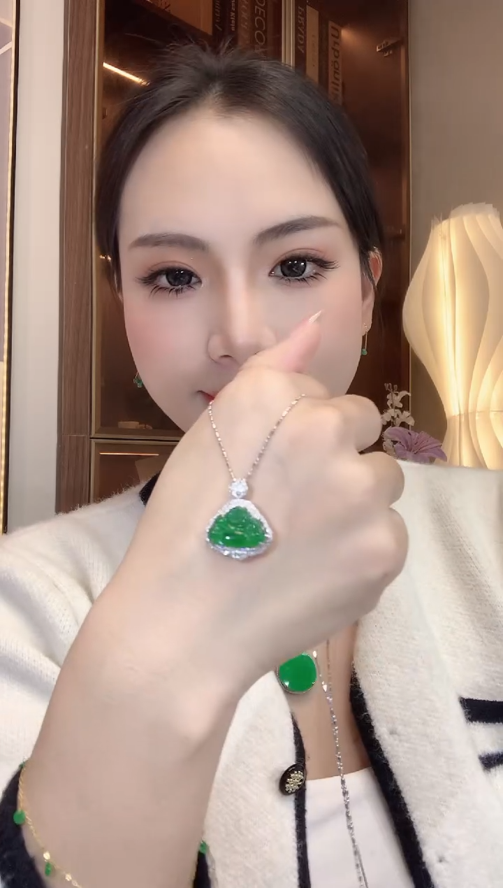 【闪购商品】翡翠吊坠(不含链)18K金镶嵌A17 多样性发货一件