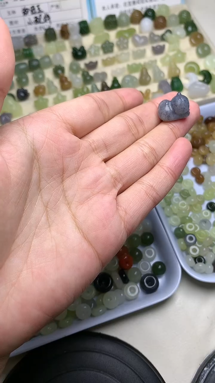 颈饰未镶嵌和田玉青花趴趴猫