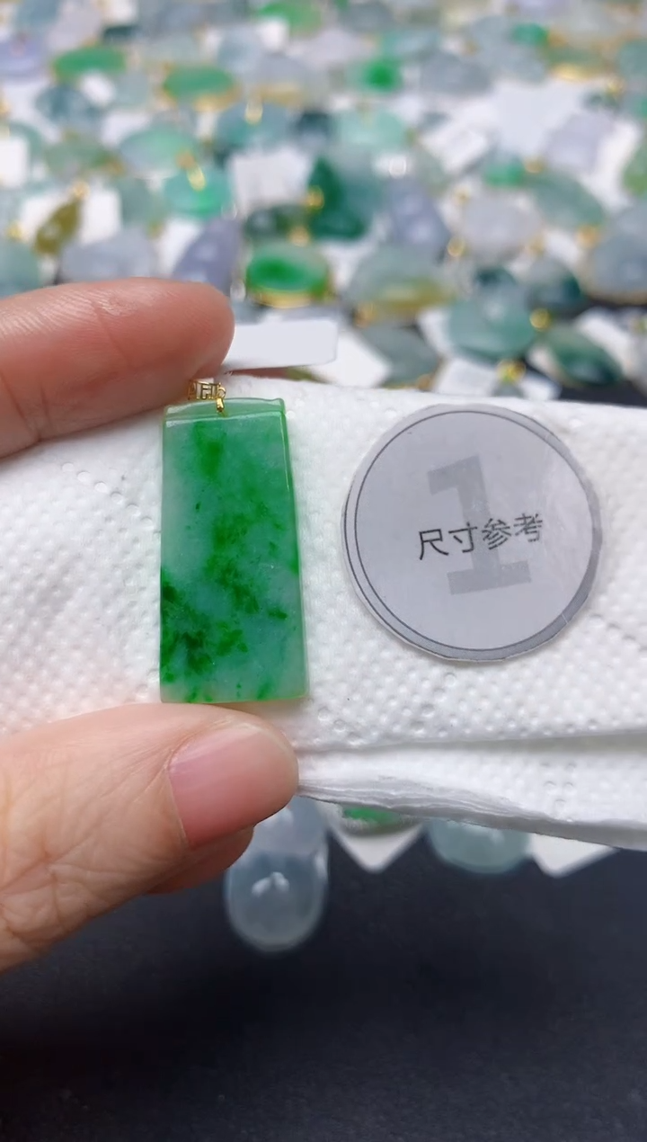 颈饰18K金镶嵌翡翠天然缅甸A货翡翠