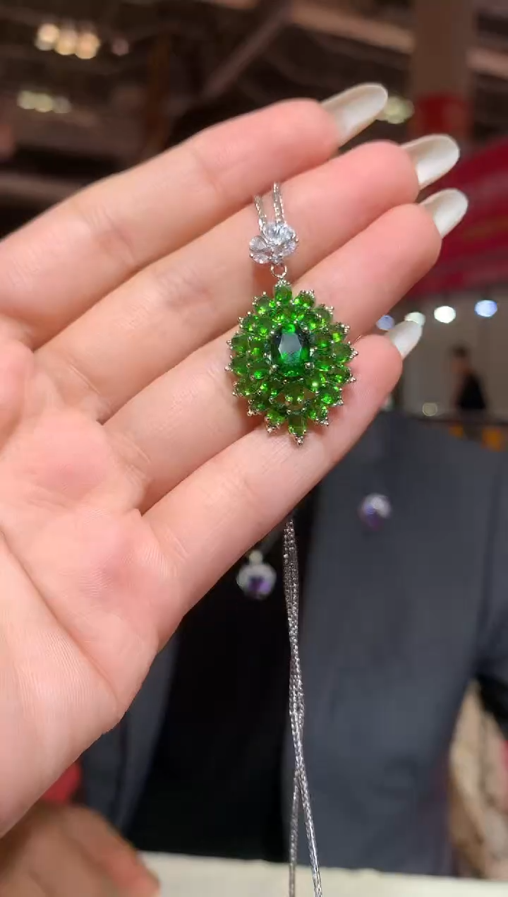 银S925镶嵌透辉石吊坠【宝石世家严选】