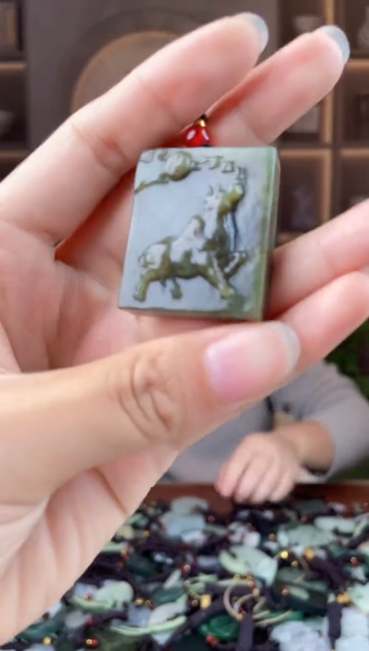未镶嵌和田玉挂件拍一发一，多样性发货