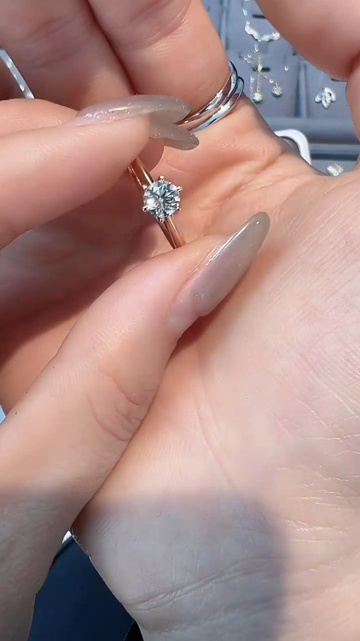 【闪购商品】钻石戒指/指环18K金镶嵌戒指