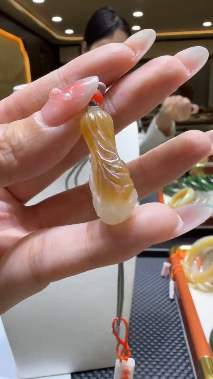 颈饰未镶嵌和田玉挂件