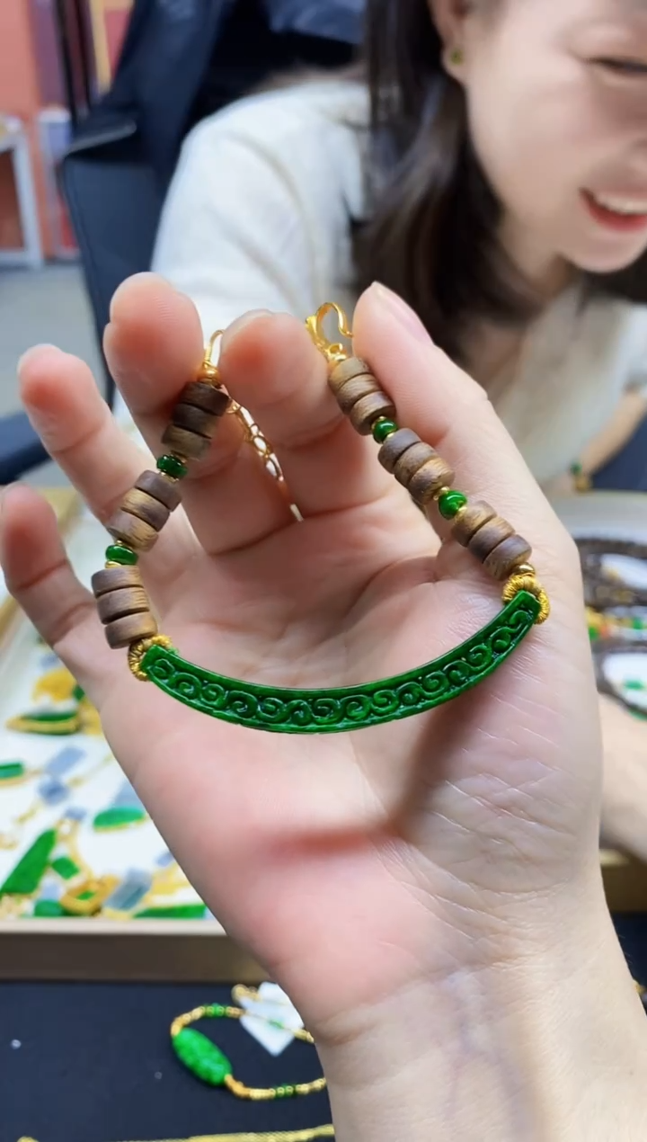 颈饰未镶嵌翡翠手牌
