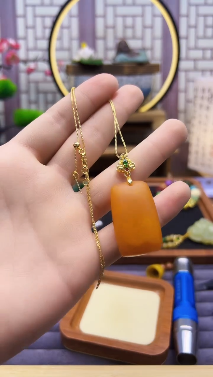 14K金镶嵌吊坠(赠链)蜜蜡D115