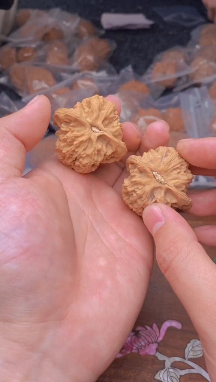 【闪购商品】文玩核桃把件G138号42尺梨木台