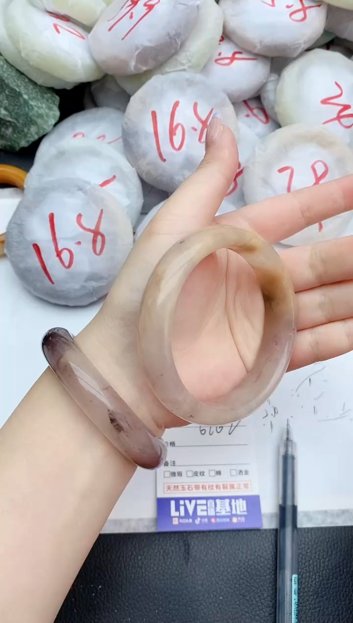 石英质玉手镯未镶嵌23+61/62