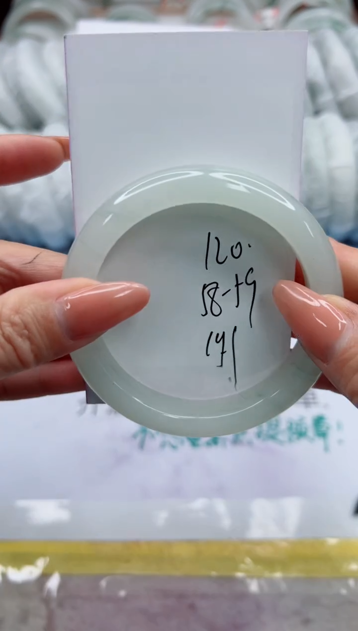 【闪购商品】石英质玉未镶嵌手镯120