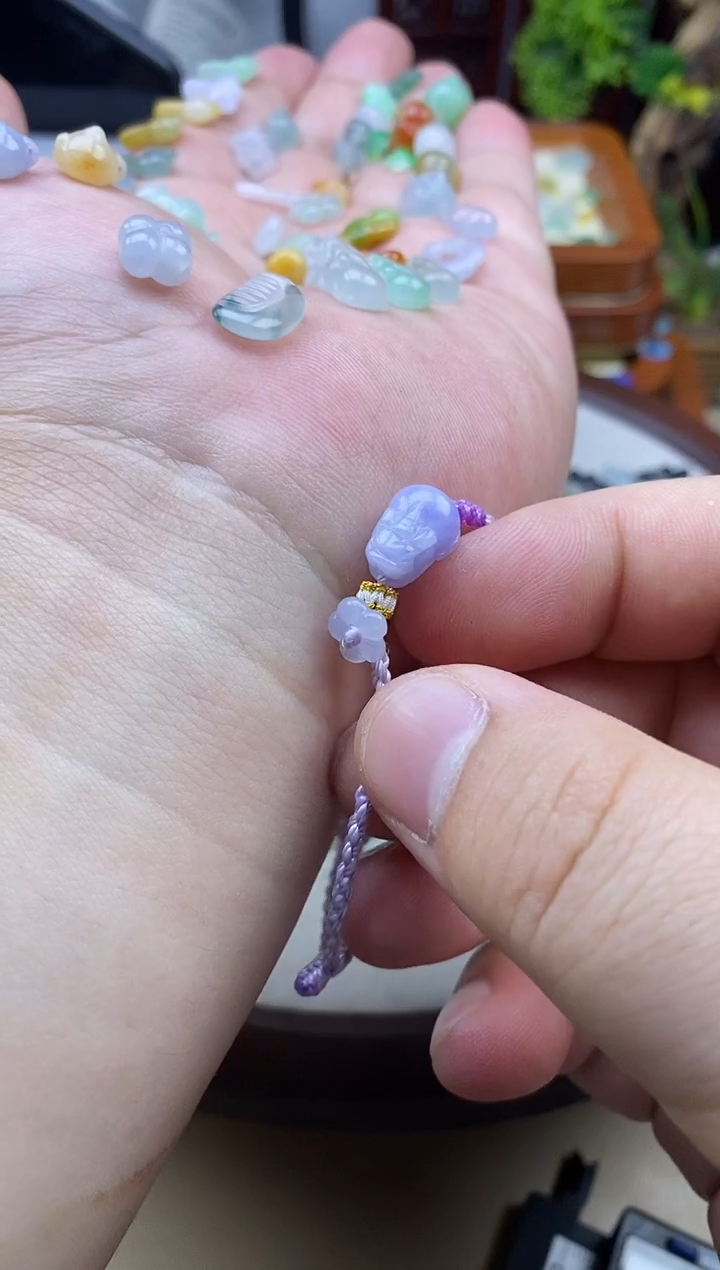 颈饰未镶嵌翡翠是**呀翡翠