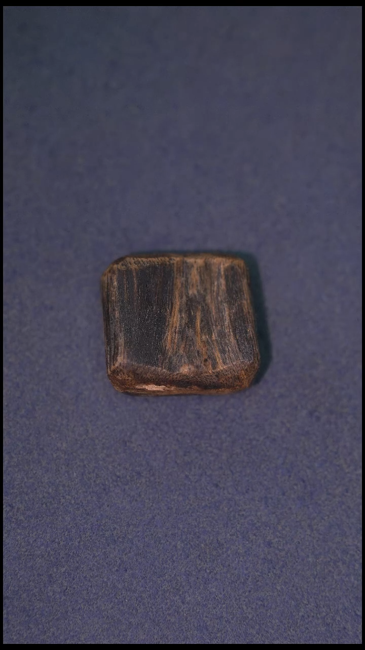 沉香吊坠海南莺歌绿棋无事牌