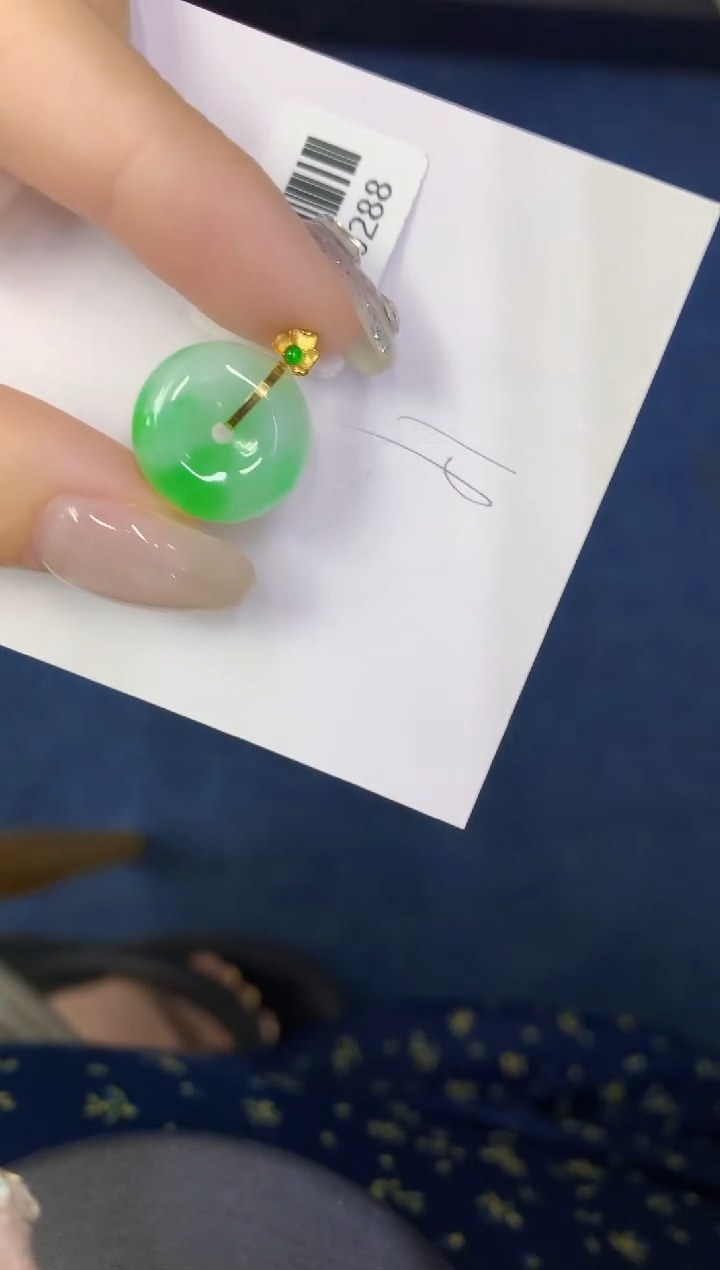 翡翠18K金镶嵌颈饰缅甸天然翡翠A货