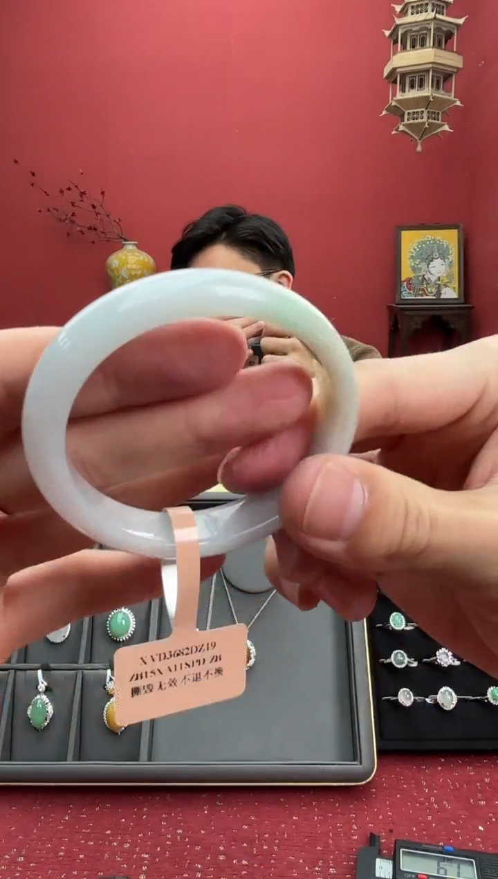 【闪购商品】翡翠手镯（贵妃镯）未镶嵌16手镯