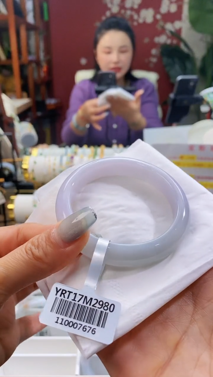 【闪购商品】翡翠手镯未镶嵌97显白54-56/11.7*7.7