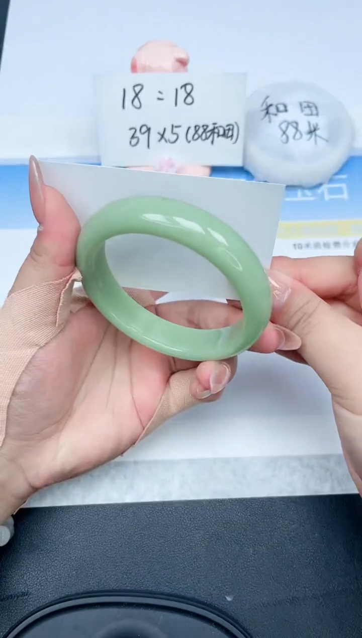 【闪购商品】石英质玉手镯未镶嵌18-57.8