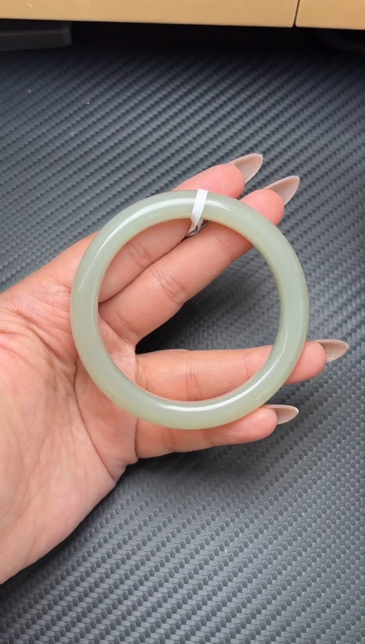 未镶嵌手镯和田玉且末近矿微色差57H