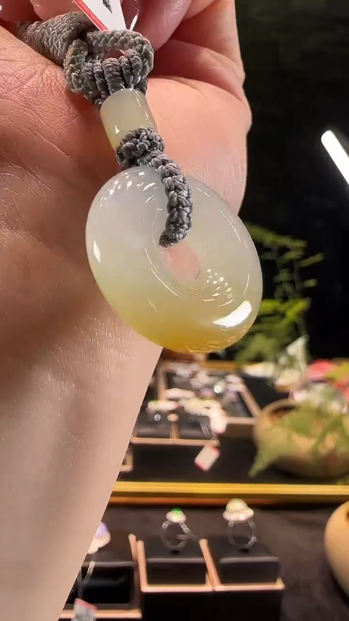 【闪购商品】翡翠颈饰未镶嵌黄翡甜甜圈