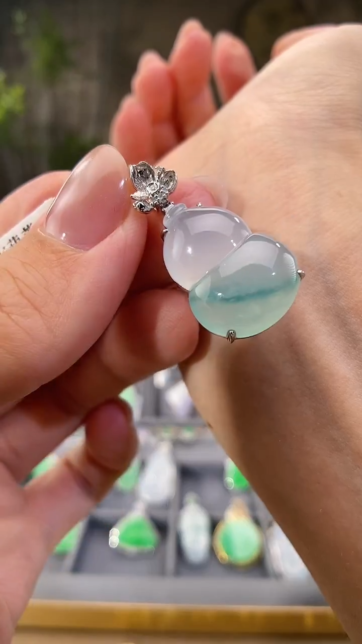 吊坠(不含链)18K金镶嵌翡翠葫芦