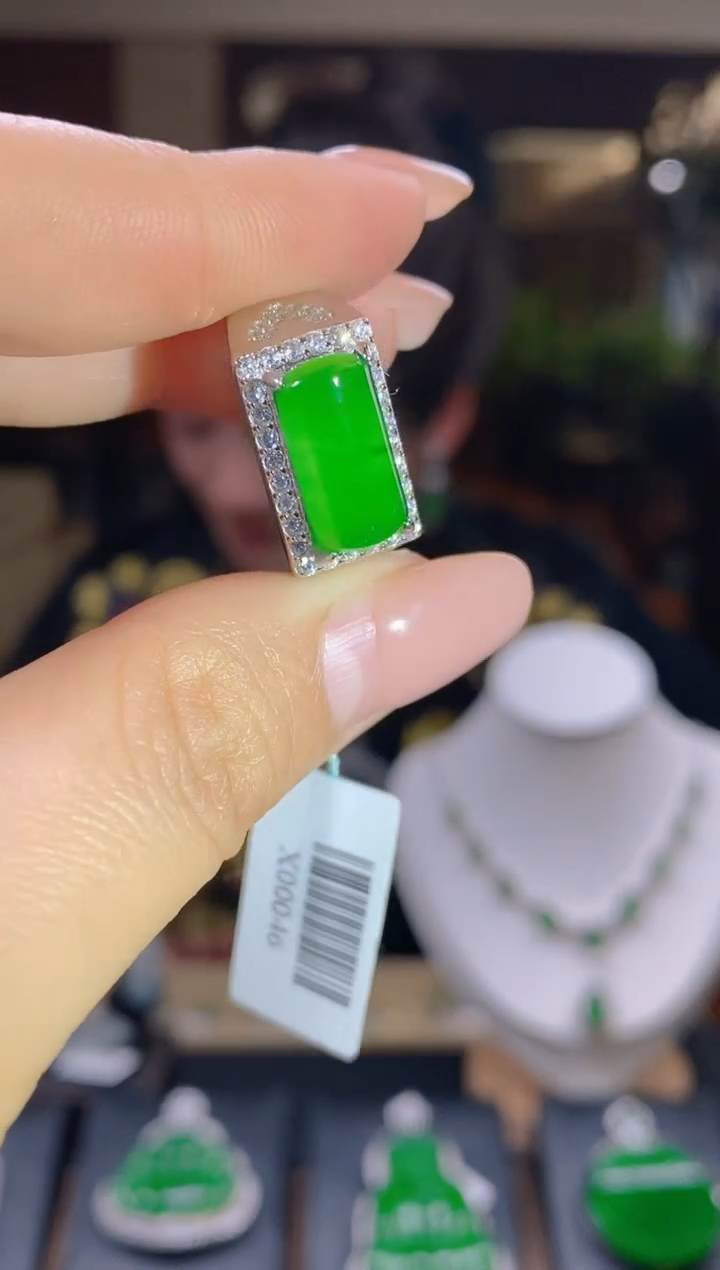 【闪购商品】翡翠吊坠(不含链)未镶嵌翡翠吊坠