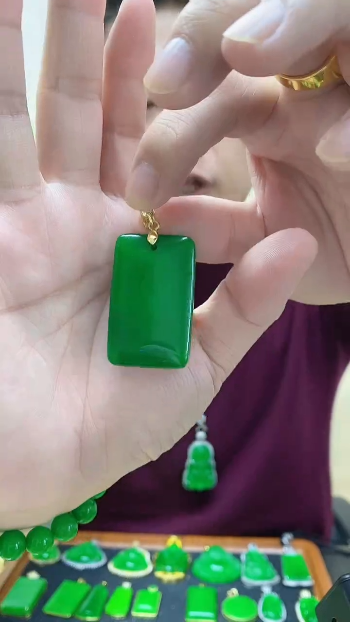 吊坠(赠链)14K金镶嵌石英质玉翠绿色吊坠