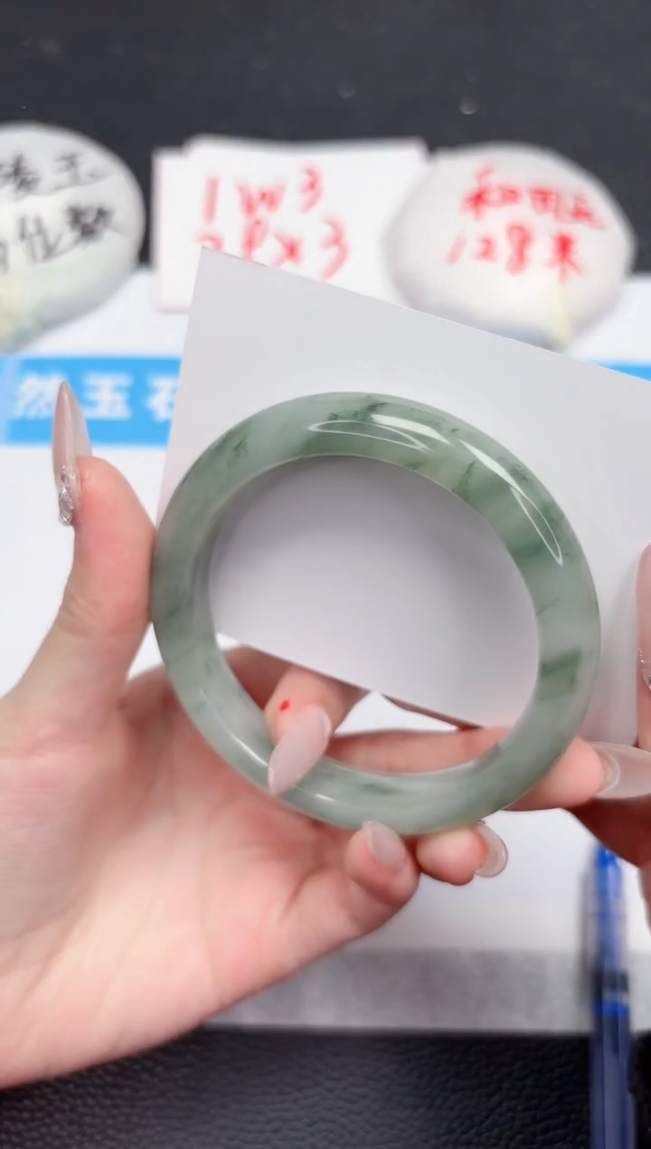 【闪购商品】石英质玉手镯未镶嵌187-55.7