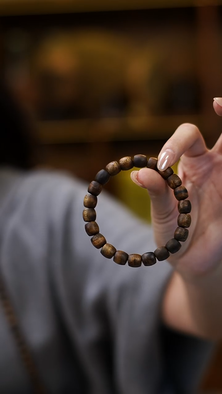 沉香手串乌身原叶树心油 09鼓珠单圈 9克+ 多样性发一