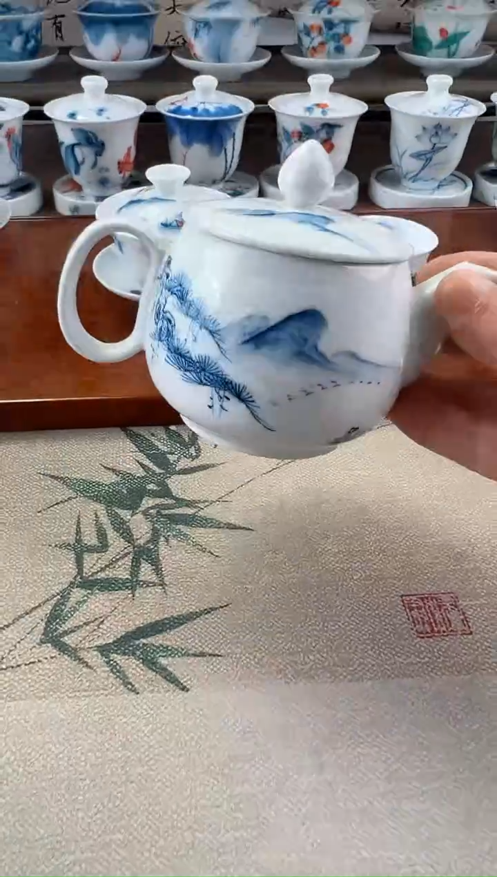 微瑕手绘山水茶壶
