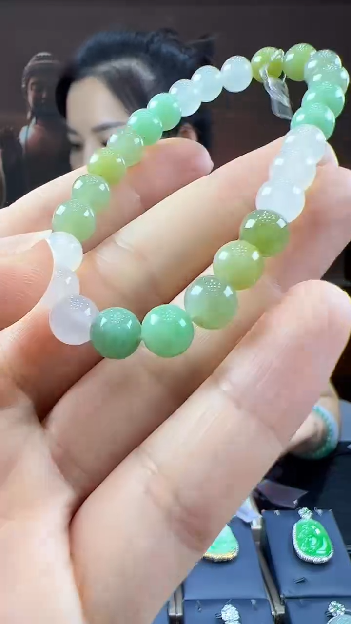 未镶嵌挂件翡翠手串