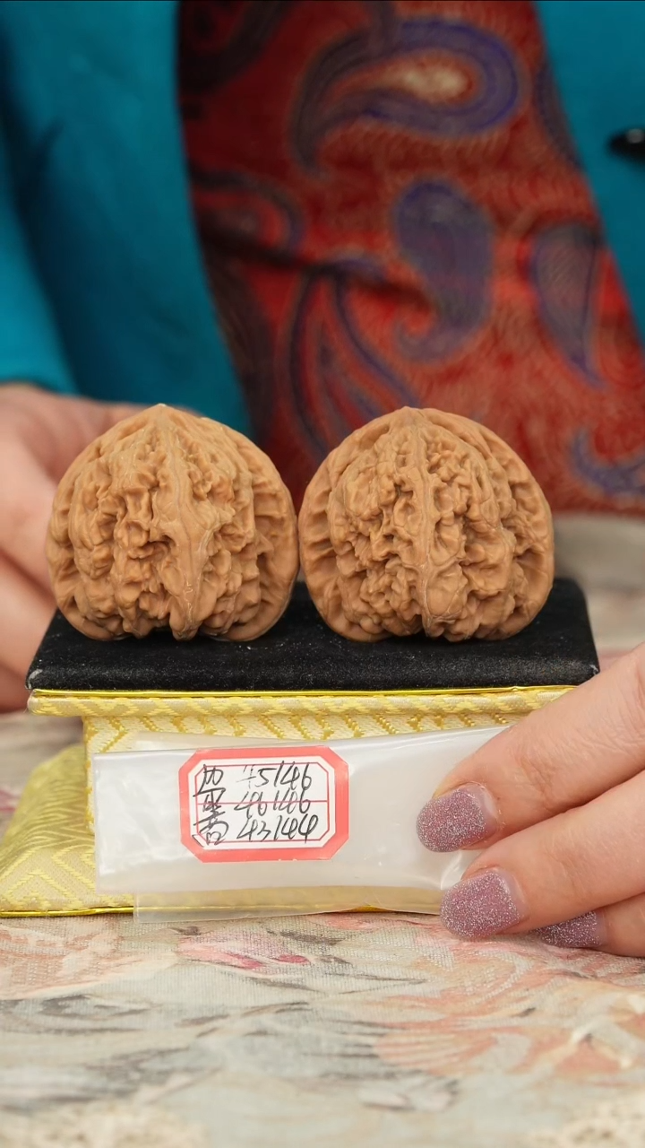 【闪购商品】文玩核桃把件非嫁接大粗筋