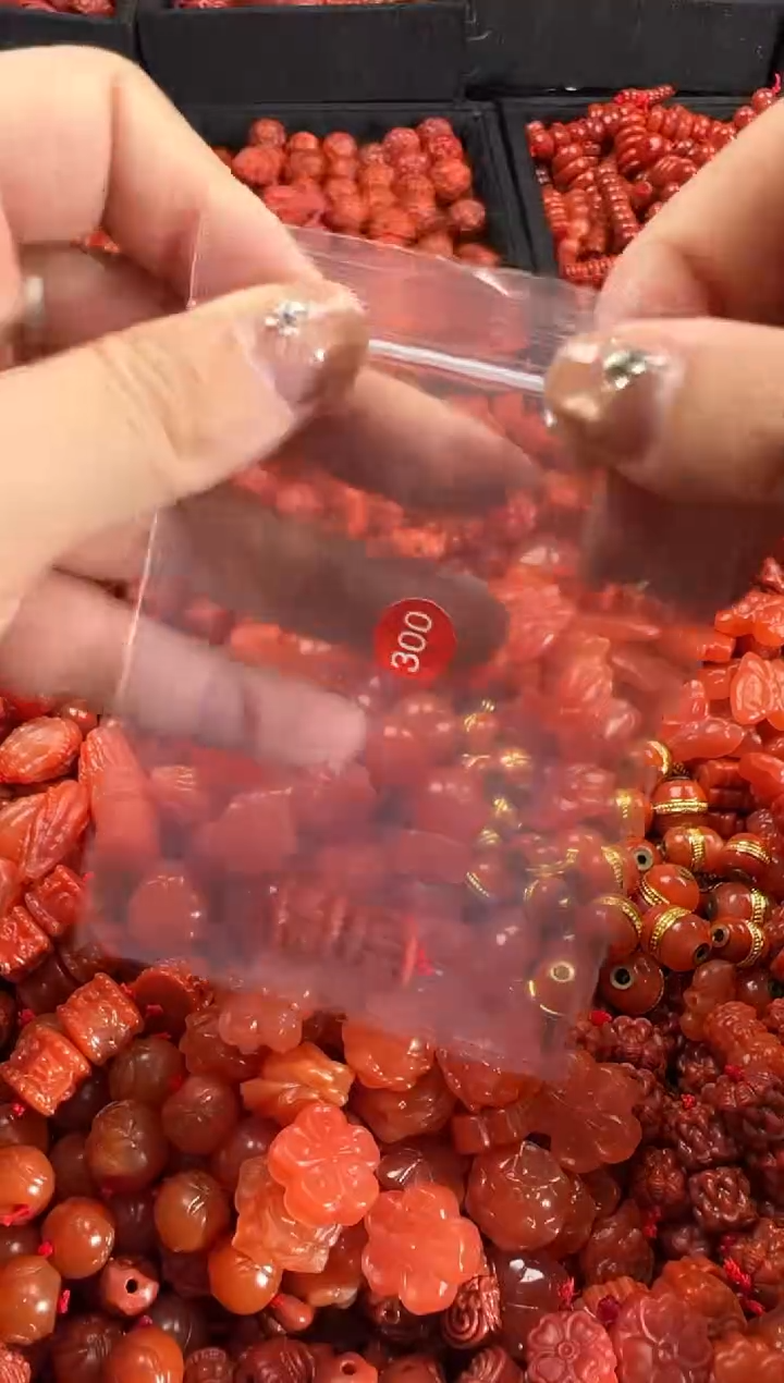 【闪购商品】南红玛瑙合金颈饰1