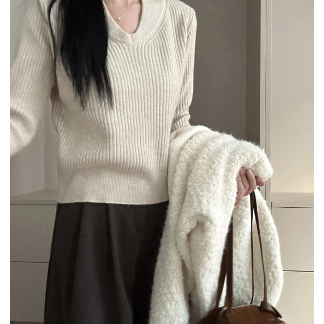 杏色V领套头打底毛衣女2025新款秋冬季内搭可外穿修身针织衫上衣