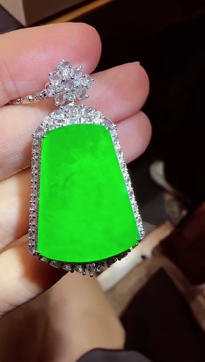 【闪购商品】翡翠吊坠(不含链)18K金镶嵌无事牌