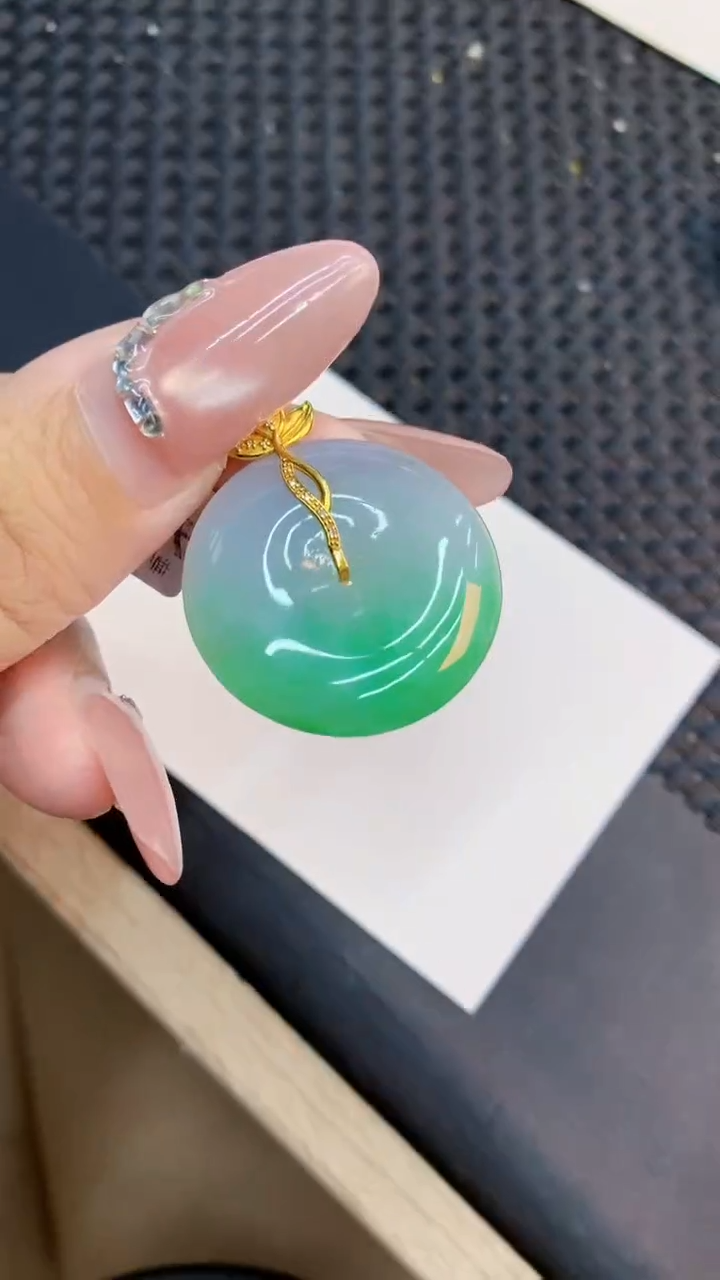 翡翠18K金镶嵌吊坠(不含链)1
