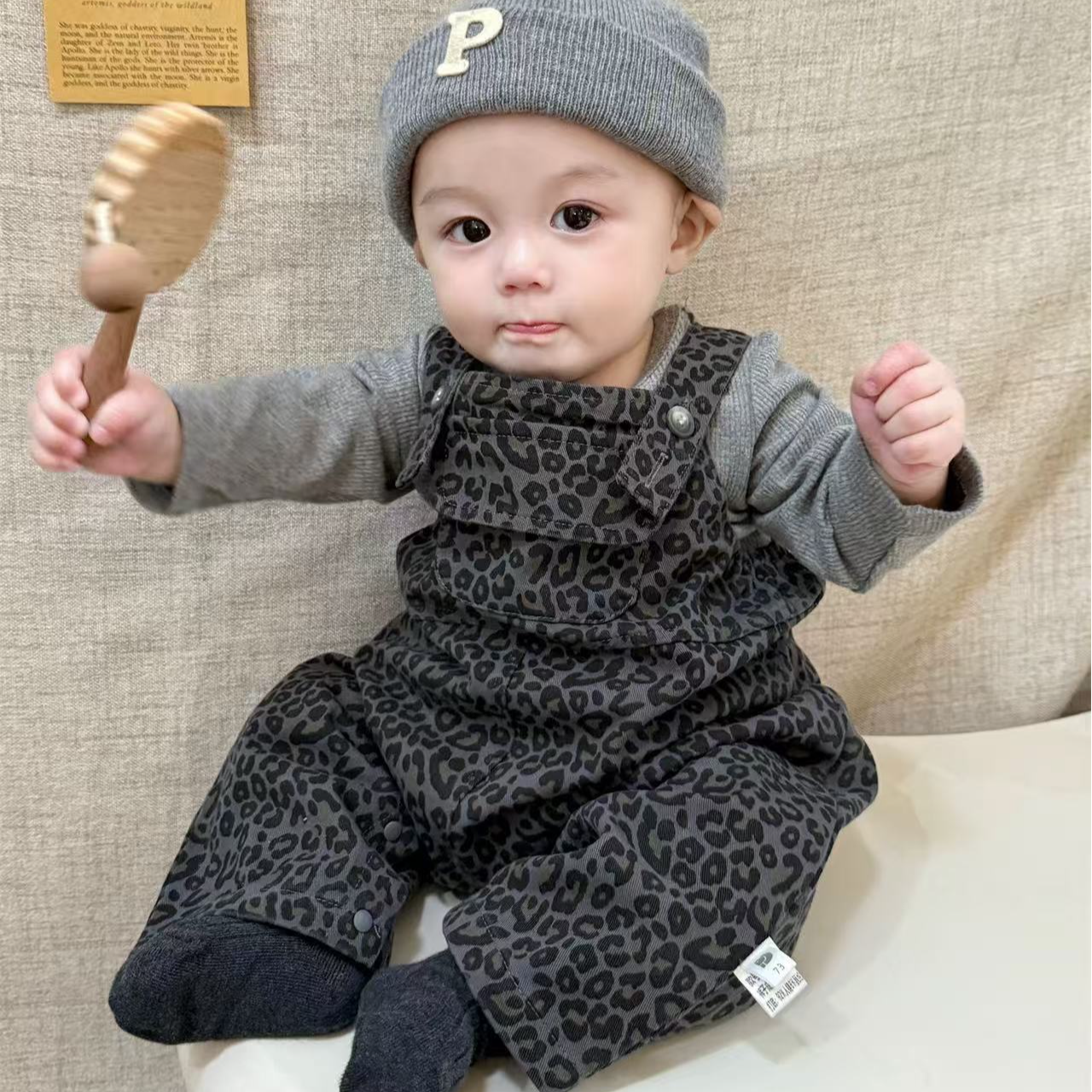 春秋新款婴幼儿豹纹背带裤套装宝宝连体衣打底衫两件套外出哈衣